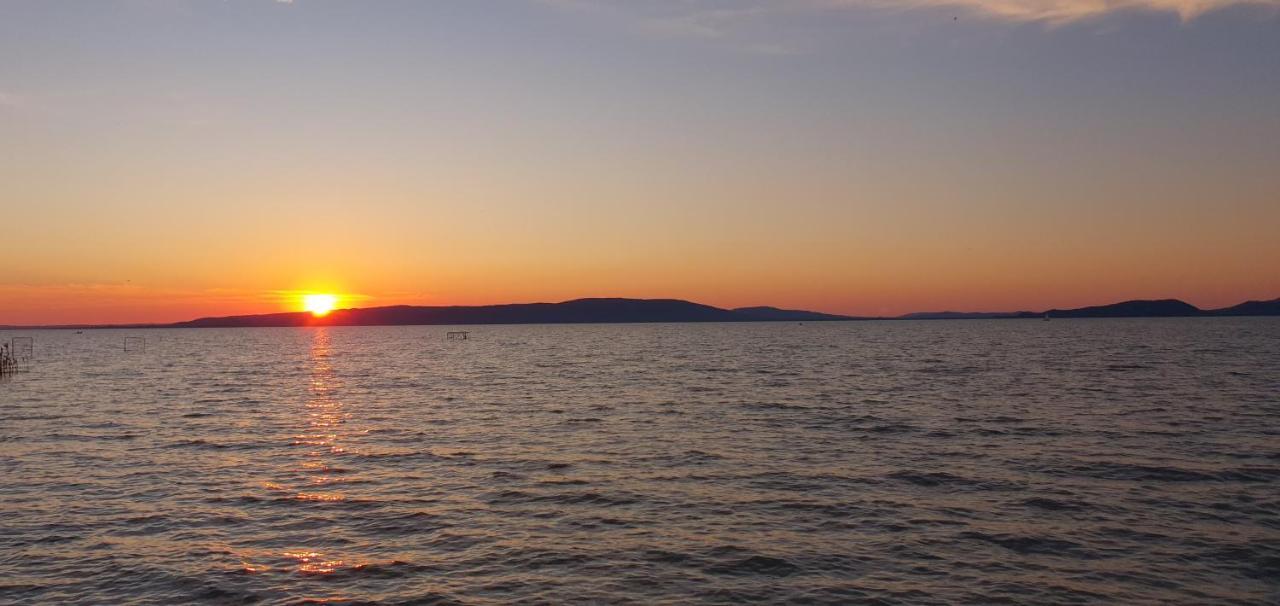 Topart Apartman I Balatonfenyves Esterno foto