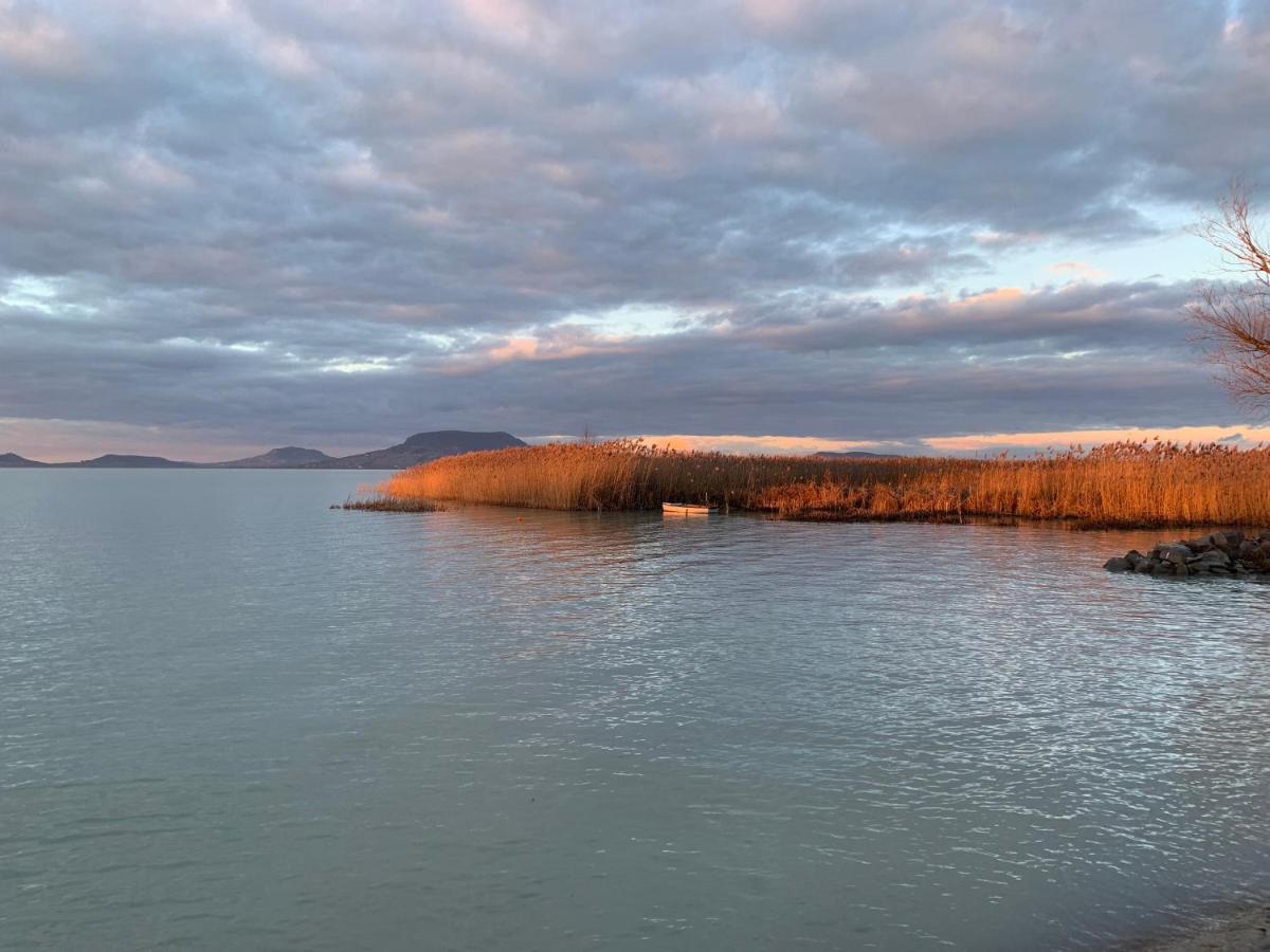 Topart Apartman I Balatonfenyves Esterno foto