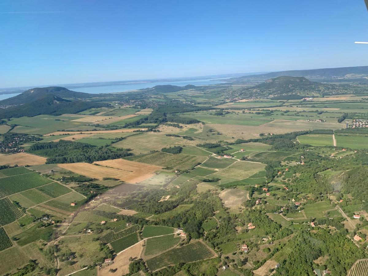 Topart Apartman I Balatonfenyves Esterno foto
