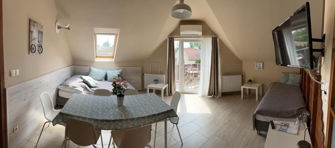Topart Apartman I Balatonfenyves Esterno foto