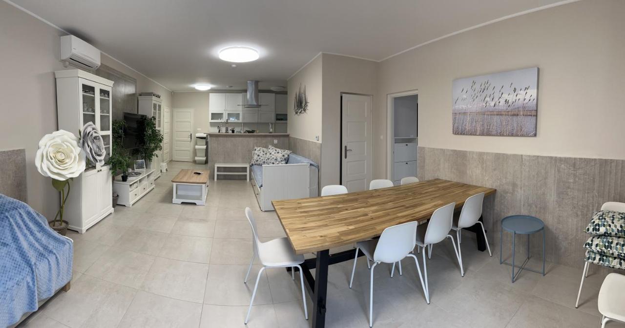 Topart Apartman I Balatonfenyves Esterno foto